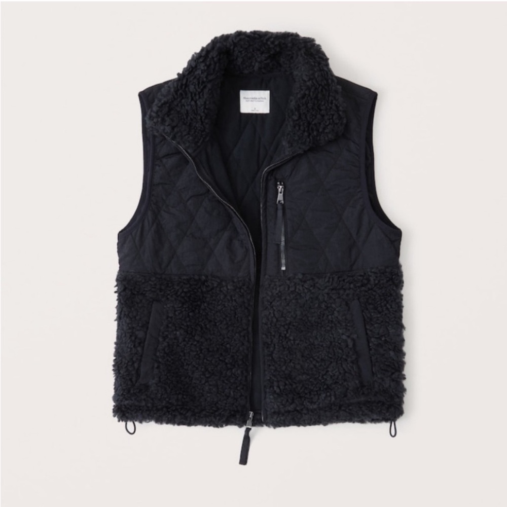 🚨FINAL SALE! PRICE IS FIRM🚨 Abercrombie & Fitch Black Sherpa Zip Up Vest